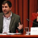 Comín confia a assolir el compromís de reducció de llistes d’espera tot i rebaixar la dotació Comín confia a assolir el compromís de reducció de llistes d’espera tot i rebaixar la dotació