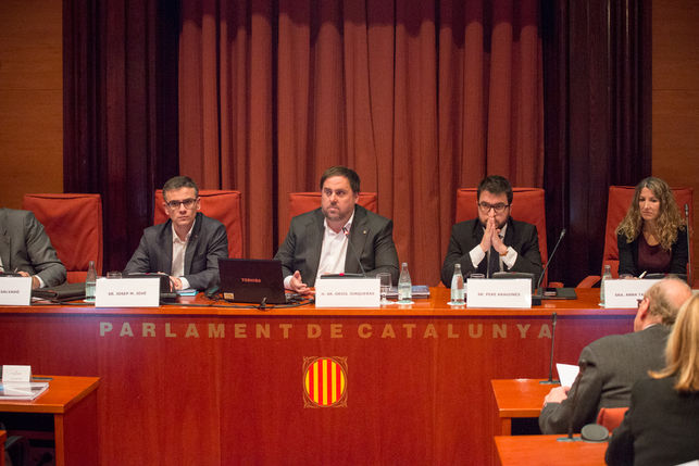 Junqueras i el seu equip econòmic al Parlament ©SANDRA LÁZARO