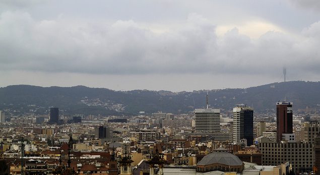 La ciutat de Barcelona incompleix els límits de contaminació de l'aire. / CC by sofiabarrera (Flickr)