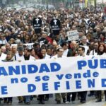 Llistes d’espera, copagament i menys sanitaris: així han enfonsat les retallades el dret a la salut a Espanya Llistes d’espera, copagament i menys sanitaris: així han enfonsat les retallades el dret a la salut a Espanya