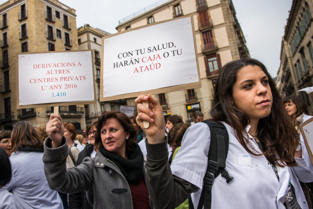 Concentració de treballadors de l'Hospital del Mar a Plaça Sant Jaume / SANDRA LÁZARO