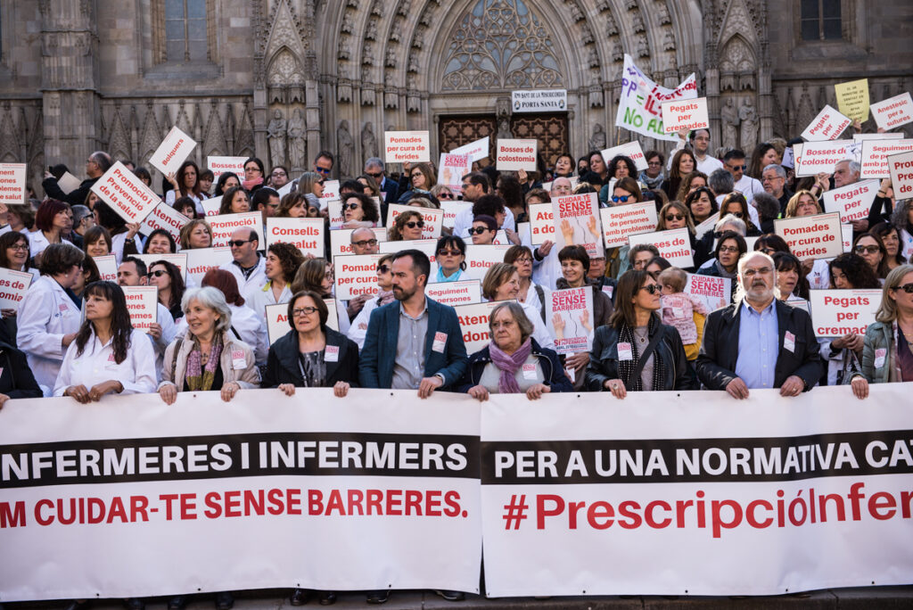 Imatge de la concentració d'aquest dijous davant la catedral de Barcelona / SANDRA LÁZARO