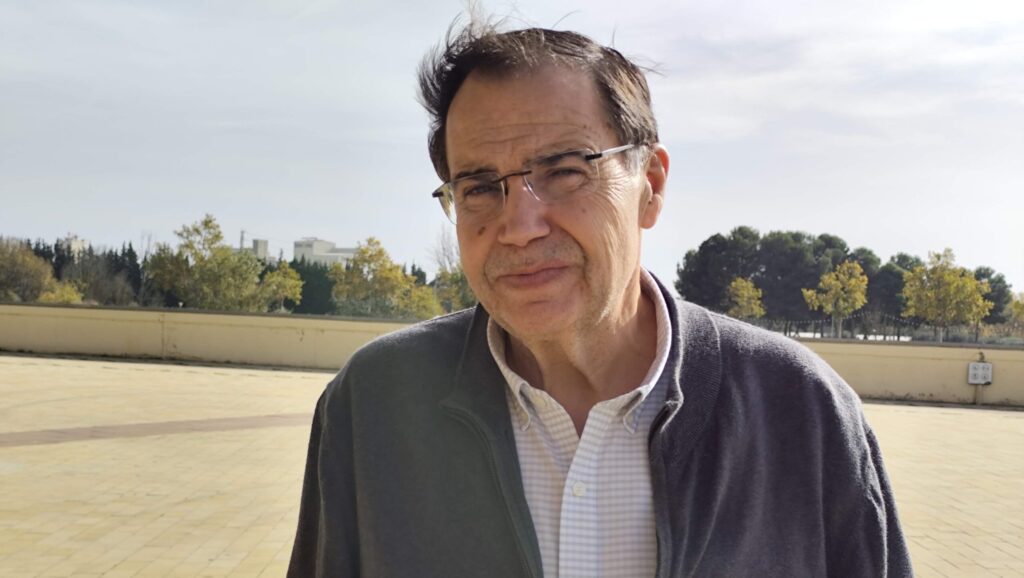 EntrevistaCarles Alsinet, professor de Psicologia Social: «Quan una situació em fa sentir malament, he de veure quines oportunitats m’obre» Carles Alsinet Mora, professor titular de Psicologia Social